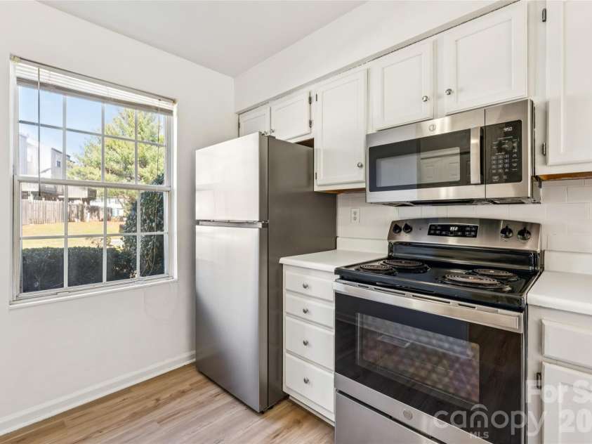 655 Lex Drive, Charlotte, NC 28262.  MLS# CAR4359903, YatesRealty ID 6951. Kitchen with Stainless Steel Appliances