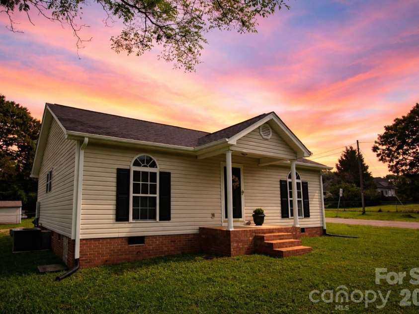 318 Huffman Road, Gastonia, NC 28056.  MLS# CAR4297104, YatesRealty ID 6956. 