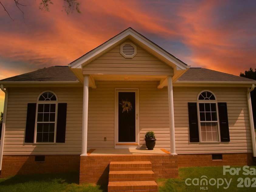 318 Huffman Road, Gastonia, NC 28056.  MLS# CAR4297104, YatesRealty ID 6956. 