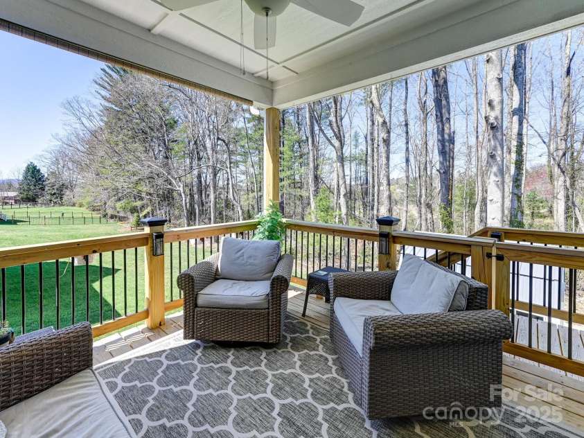 158 Windy Acres Knoll Drive, Hendersonville, NC 28792.  MLS# CAR4239112, YatesRealty ID 6957. 