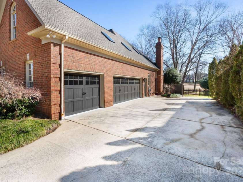 12201 Pine Valley Club Drive, Charlotte, NC 28277.  MLS# CAR4216927, YatesRealty ID 6958. 