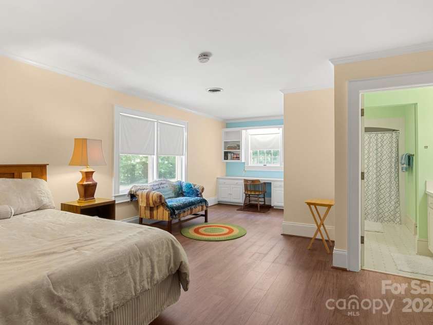 205 Vauxhall Drive, Shelby, NC 28150.  MLS# CAR4131707, YatesRealty ID 696. ...and ensuite bath... 