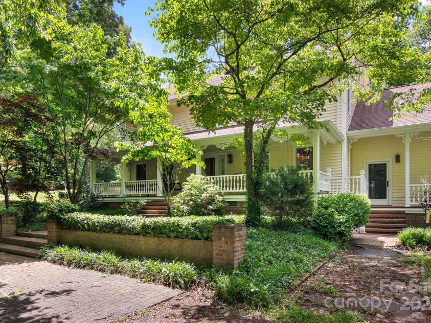 205 Vauxhall Drive, Shelby, NC 28150.  MLS# CAR4131707, YatesRealty ID 696. Welcome to 205 Vauxhall w/ circle drive!