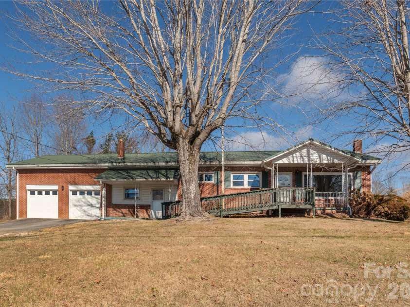 22 Madrid Lane, Hendersonville, NC 28792.  MLS# CAR4304488, YatesRealty ID 6961. 