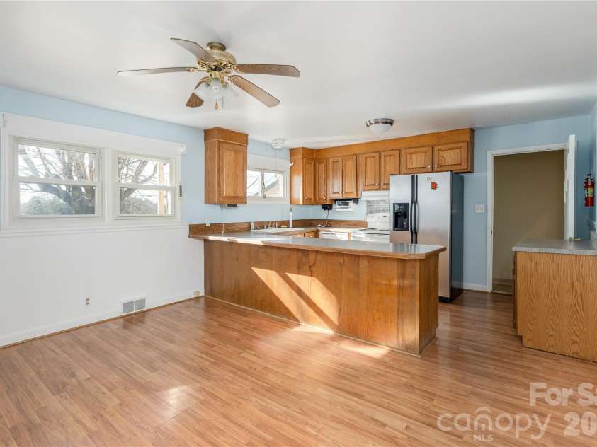 22 Madrid Lane, Hendersonville, NC 28792.  MLS# CAR4304488, YatesRealty ID 6961. 