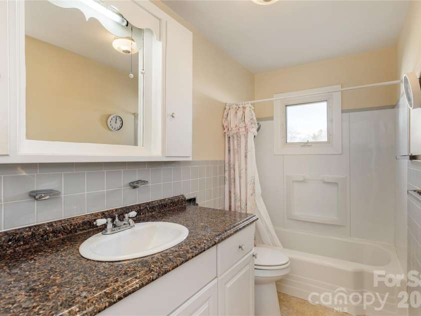22 Madrid Lane, Hendersonville, NC 28792.  MLS# CAR4304488, YatesRealty ID 6961. 
