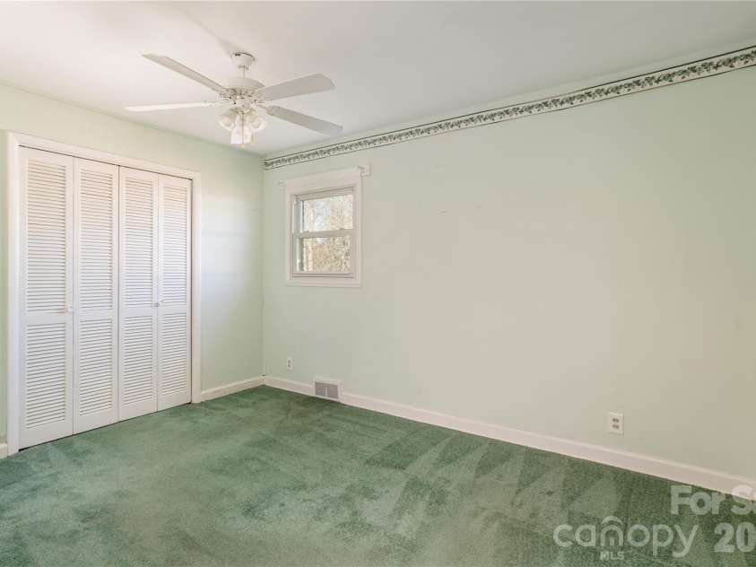 22 Madrid Lane, Hendersonville, NC 28792.  MLS# CAR4304488, YatesRealty ID 6961. 