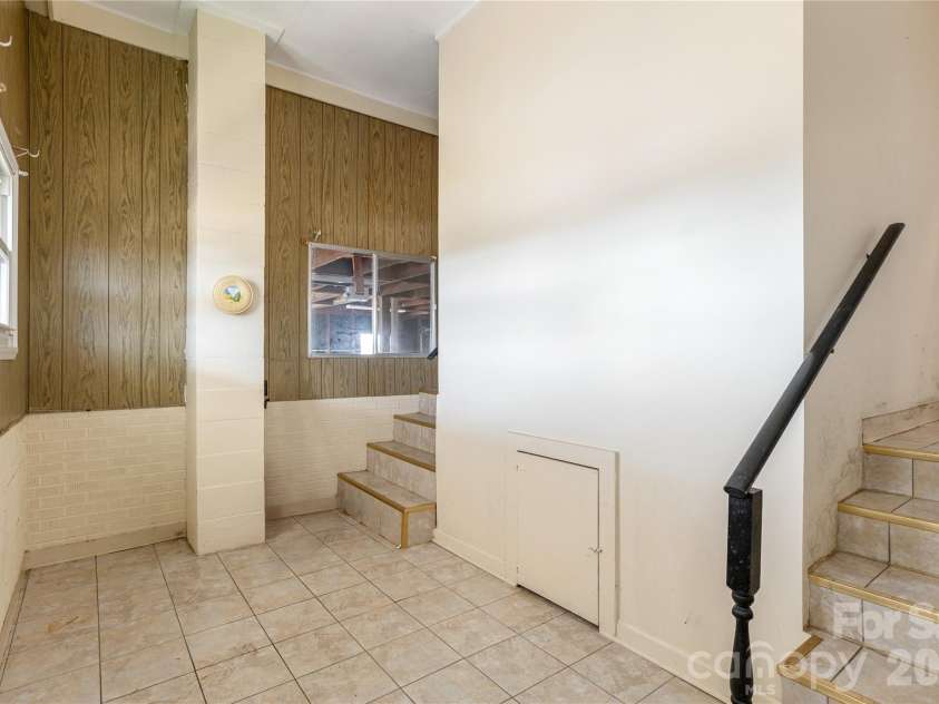 22 Madrid Lane, Hendersonville, NC 28792.  MLS# CAR4304488, YatesRealty ID 6961. 