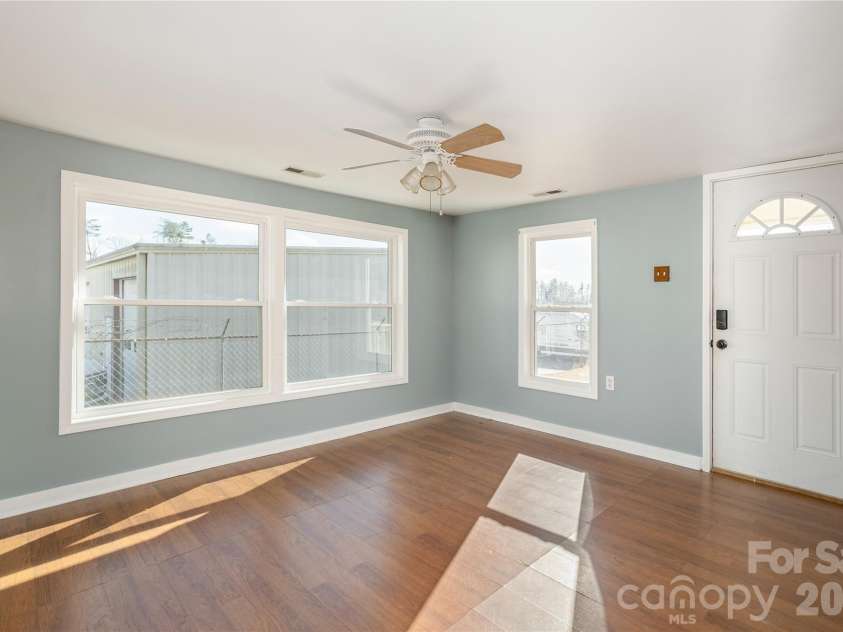 22 Madrid Lane, Hendersonville, NC 28792.  MLS# CAR4304488, YatesRealty ID 6961. 