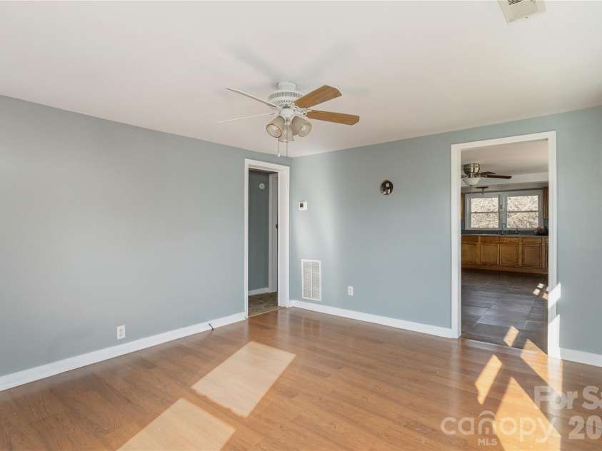 22 Madrid Lane, Hendersonville, NC 28792.  MLS# CAR4304488, YatesRealty ID 6961. 