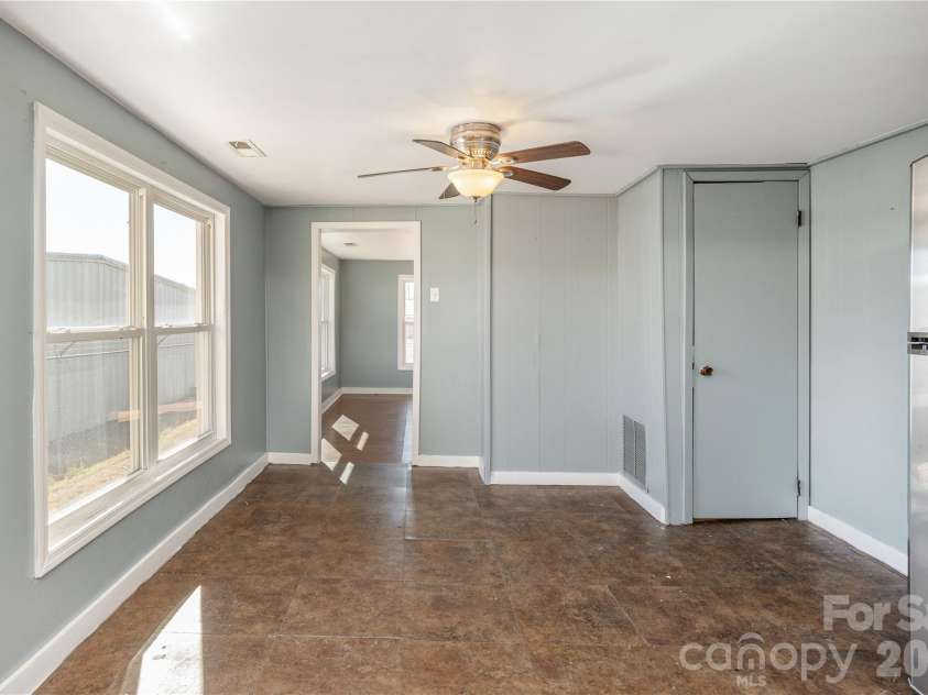 22 Madrid Lane, Hendersonville, NC 28792.  MLS# CAR4304488, YatesRealty ID 6961. 