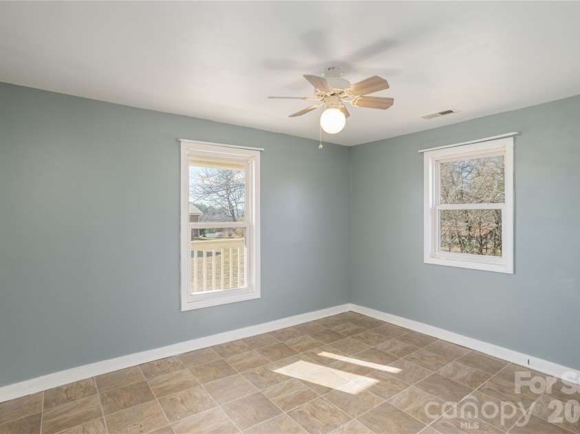 22 Madrid Lane, Hendersonville, NC 28792.  MLS# CAR4304488, YatesRealty ID 6961. 