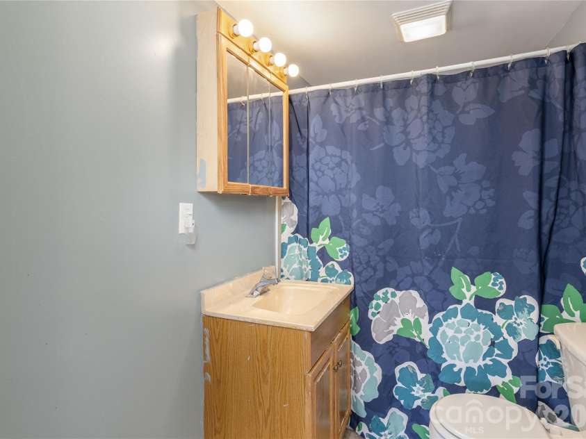 22 Madrid Lane, Hendersonville, NC 28792.  MLS# CAR4304488, YatesRealty ID 6961. 