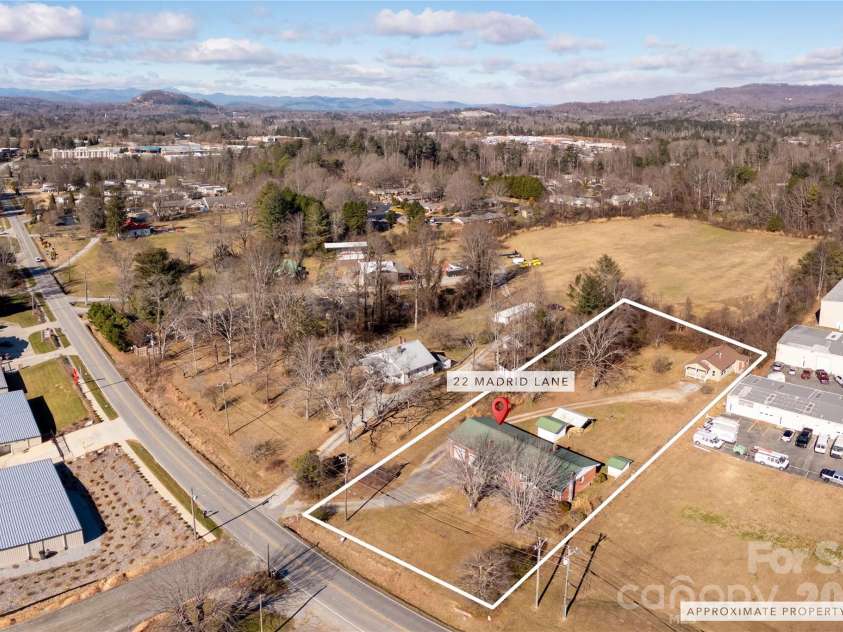 22 Madrid Lane, Hendersonville, NC 28792.  MLS# CAR4304488, YatesRealty ID 6961. 