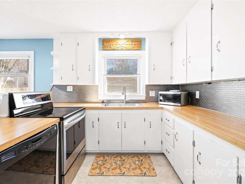 404 Ford Street, Kannapolis, NC 28083.  MLS# CAR4215318, YatesRealty ID 6963. 