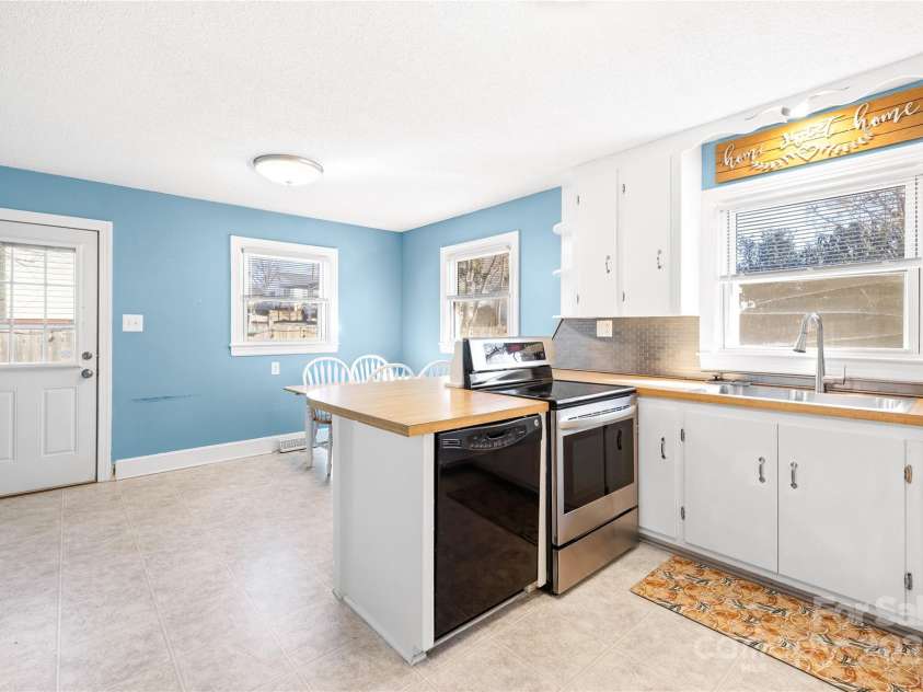 404 Ford Street, Kannapolis, NC 28083.  MLS# CAR4215318, YatesRealty ID 6963. 