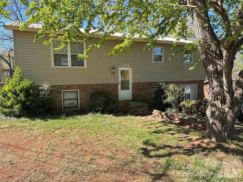 621 11th Street, Newton, NC 28658.  MLS# CAR4351153, YatesRealty ID 6963. 
