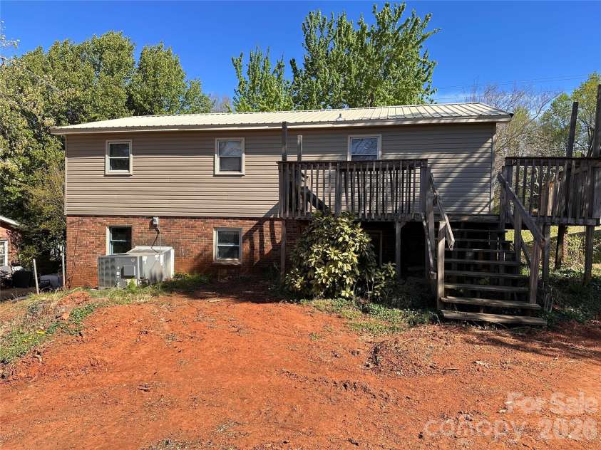 621 11th Street, Newton, NC 28658.  MLS# CAR4351153, YatesRealty ID 6963. 