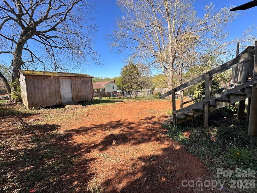 621 11th Street, Newton, NC 28658.  MLS# CAR4351153, YatesRealty ID 6963. 