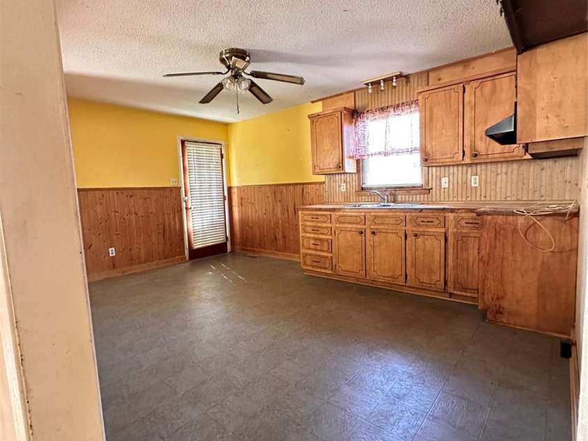 621 11th Street, Newton, NC 28658.  MLS# CAR4351153, YatesRealty ID 6963. 