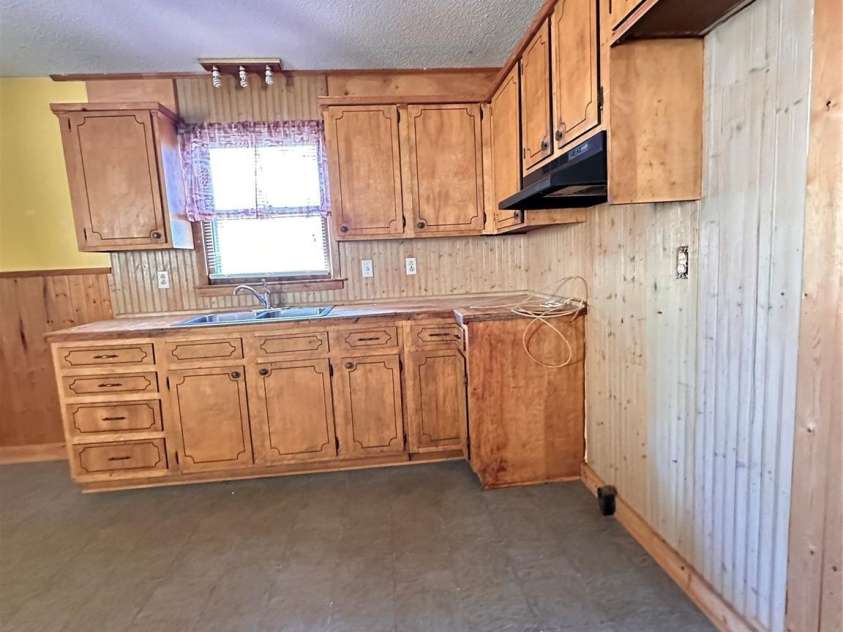 621 11th Street, Newton, NC 28658.  MLS# CAR4351153, YatesRealty ID 6963. 