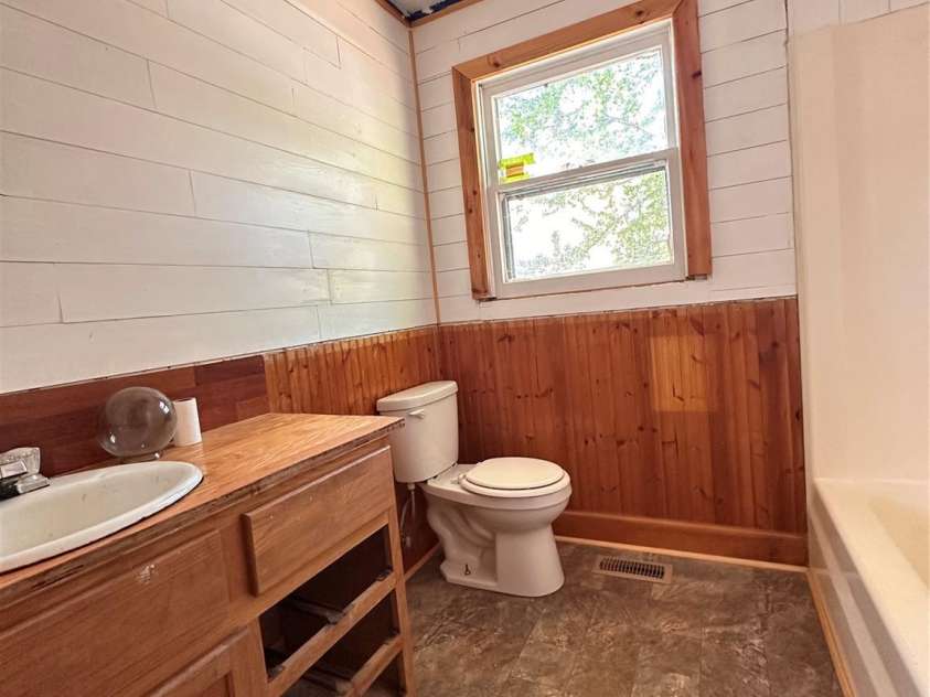 621 11th Street, Newton, NC 28658.  MLS# CAR4351153, YatesRealty ID 6963. 