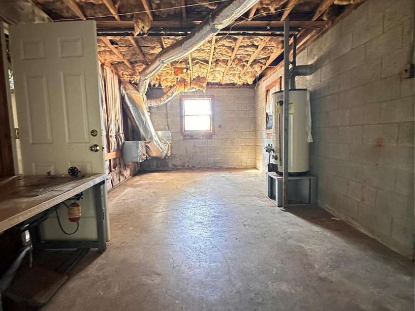 621 11th Street, Newton, NC 28658.  MLS# CAR4351153, YatesRealty ID 6963. 