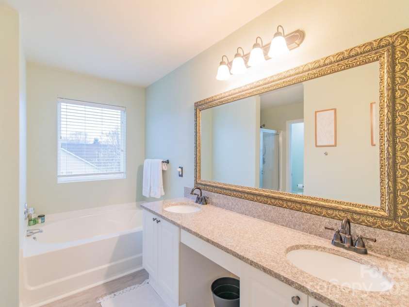 552 Montgomery Drive, Rock Hill, SC 29732.  MLS# CAR4233355, YatesRealty ID 6964. Dual vanity and soaking tub