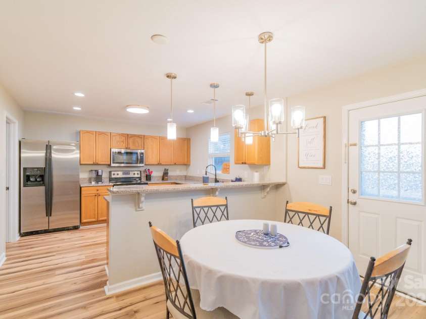 552 Montgomery Drive, Rock Hill, SC 29732.  MLS# CAR4233355, YatesRealty ID 6964. Eat-in kitchen space