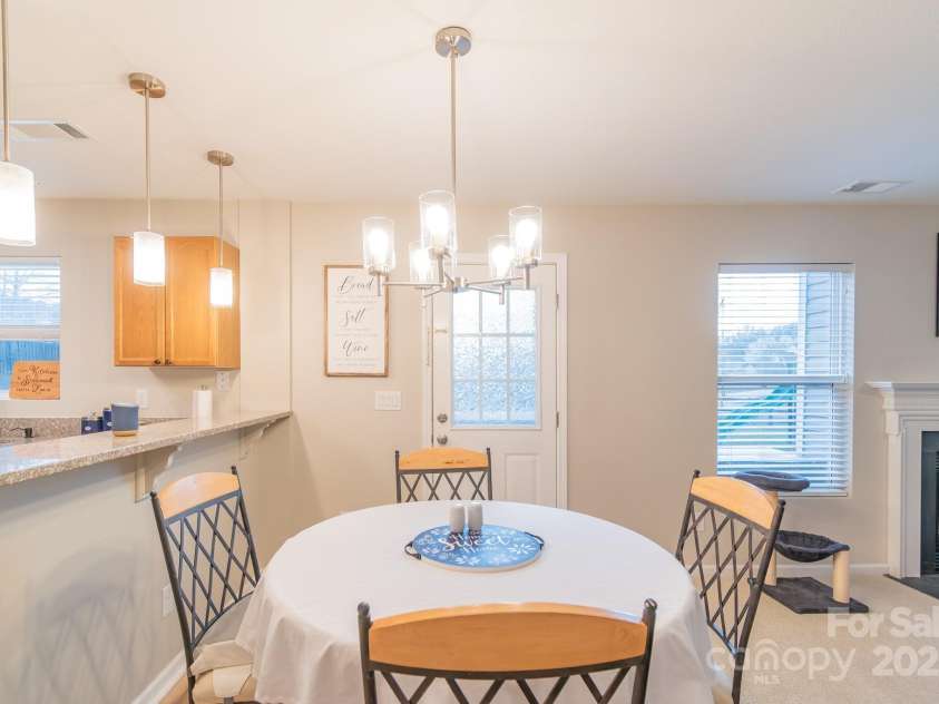 552 Montgomery Drive, Rock Hill, SC 29732.  MLS# CAR4233355, YatesRealty ID 6964. Eat-in kitchen to back deck