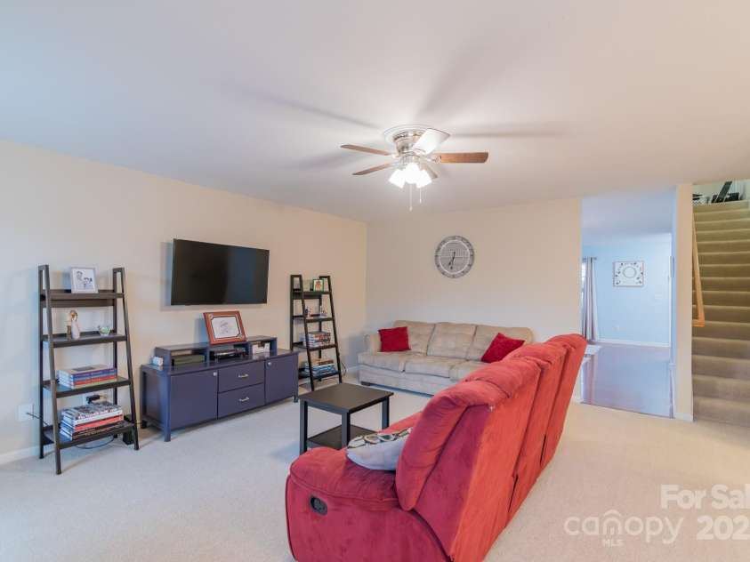 552 Montgomery Drive, Rock Hill, SC 29732.  MLS# CAR4233355, YatesRealty ID 6964. Great room