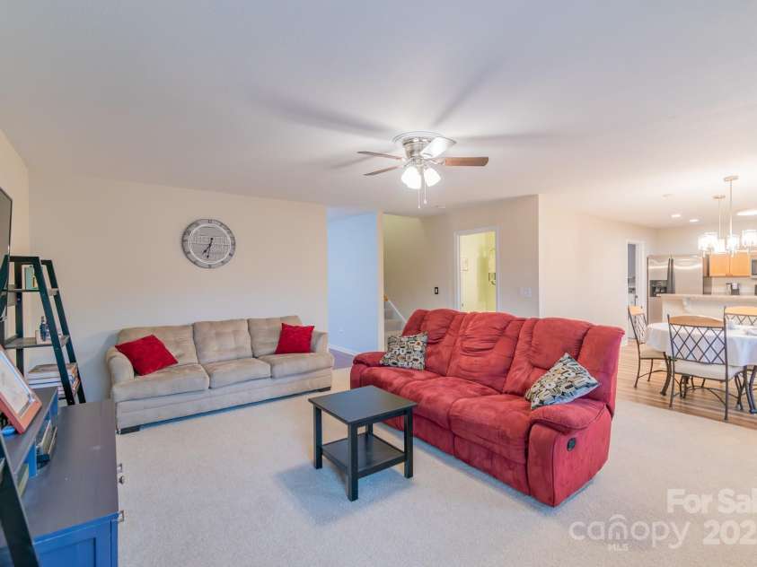 552 Montgomery Drive, Rock Hill, SC 29732.  MLS# CAR4233355, YatesRealty ID 6964. Great room