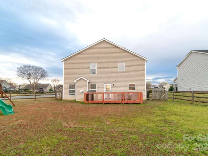 552 Montgomery Drive, Rock Hill, SC 29732.  MLS# CAR4233355, YatesRealty ID 6964. Large, fenced yard