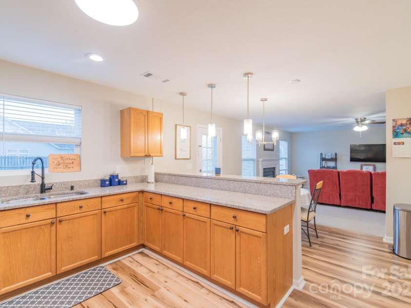 552 Montgomery Drive, Rock Hill, SC 29732.  MLS# CAR4233355, YatesRealty ID 6964. Large kitchen countertop with breakfast bar