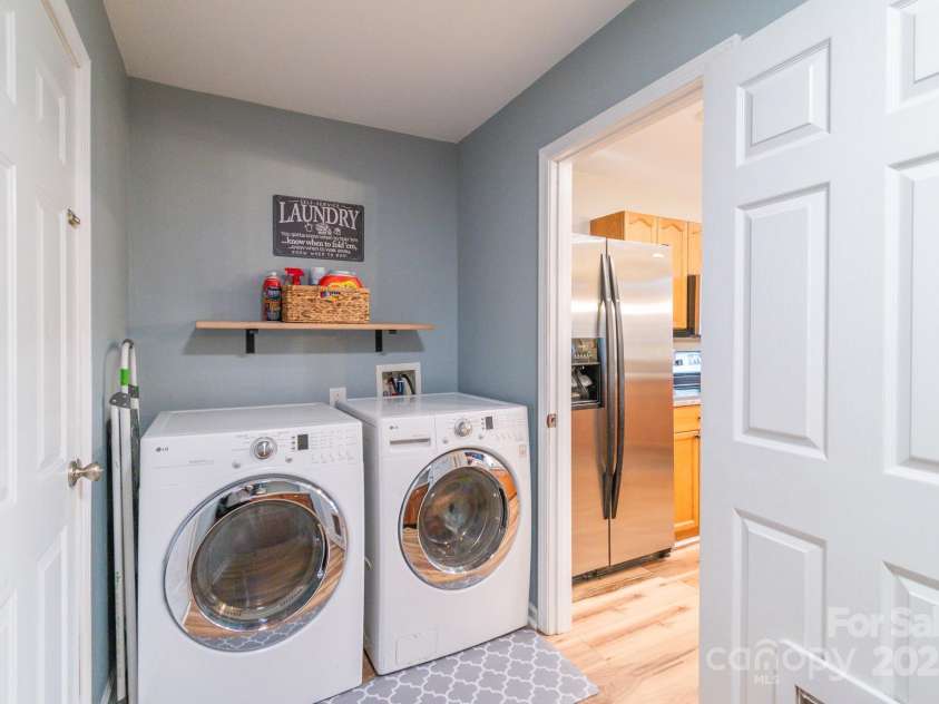 552 Montgomery Drive, Rock Hill, SC 29732.  MLS# CAR4233355, YatesRealty ID 6964. Laundry room off kitchen