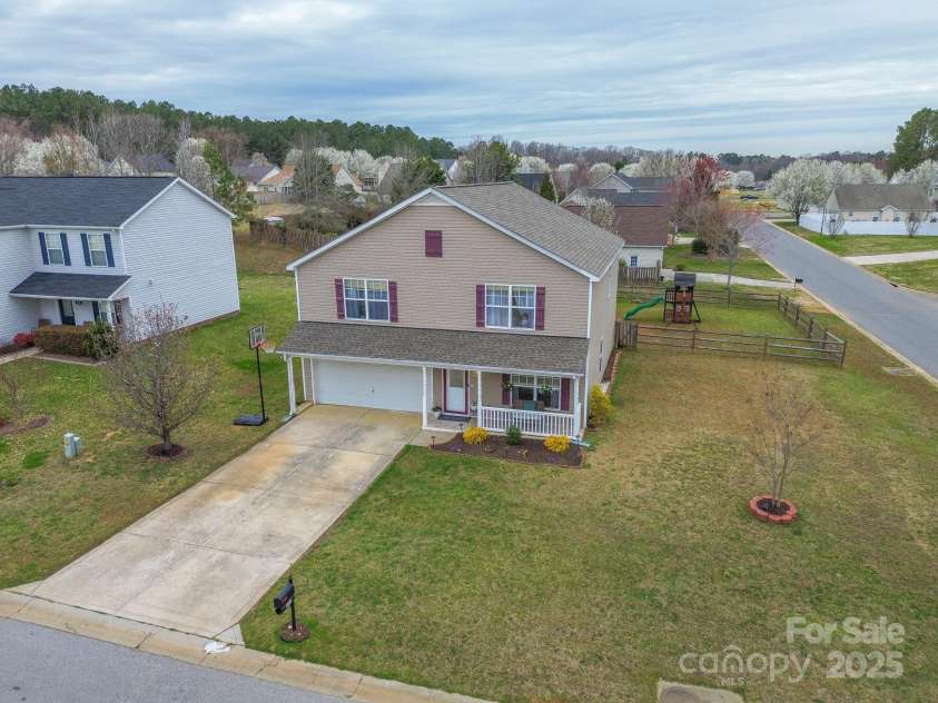 552 Montgomery Drive, Rock Hill, SC 29732.  MLS# CAR4233355, YatesRealty ID 6964. Long driveway to accommodate 4 vehicles