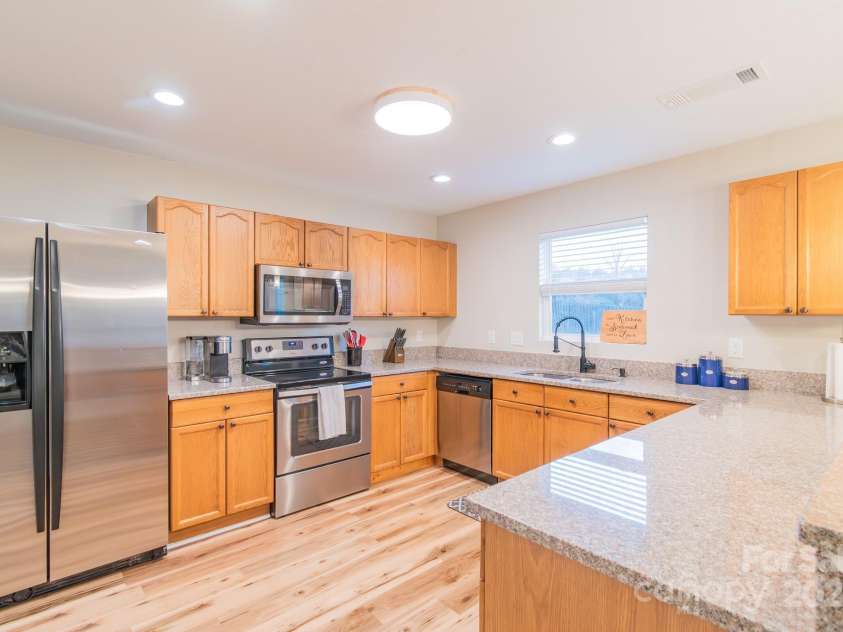 552 Montgomery Drive, Rock Hill, SC 29732.  MLS# CAR4233355, YatesRealty ID 6964. Open kitchen with lots of countertop and storage