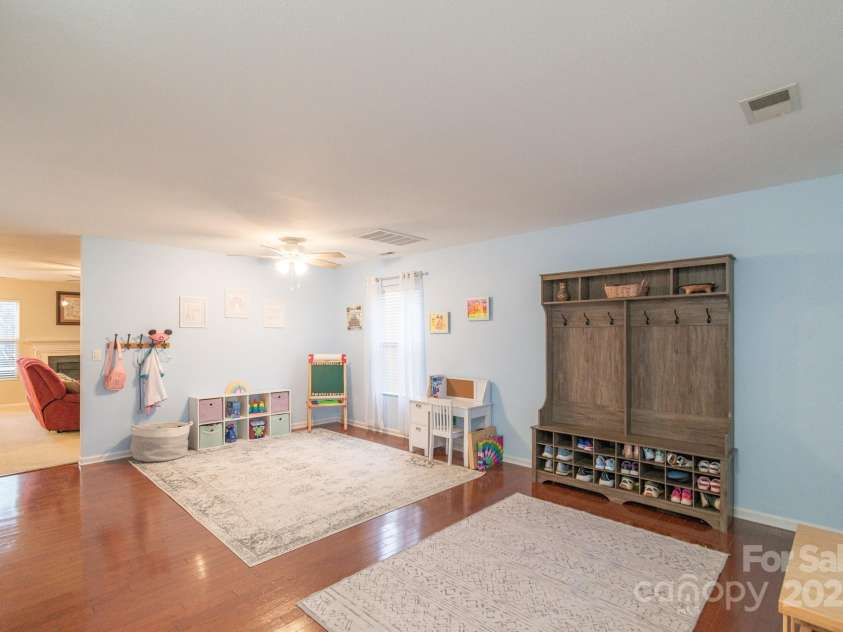 552 Montgomery Drive, Rock Hill, SC 29732.  MLS# CAR4233355, YatesRealty ID 6964. Open living and dining room