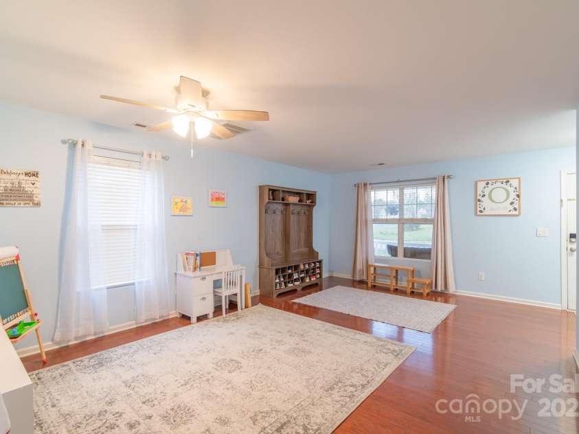 552 Montgomery Drive, Rock Hill, SC 29732.  MLS# CAR4233355, YatesRealty ID 6964. Open living and dining room