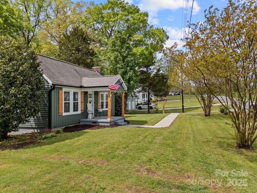 2222 Moose Road, Kannapolis, NC 28083.  MLS# CAR4246481, YatesRealty ID 6965. 