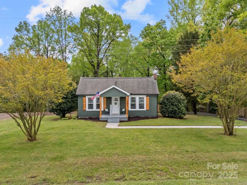 2222 Moose Road, Kannapolis, NC 28083.  MLS# CAR4246481, YatesRealty ID 6965. 