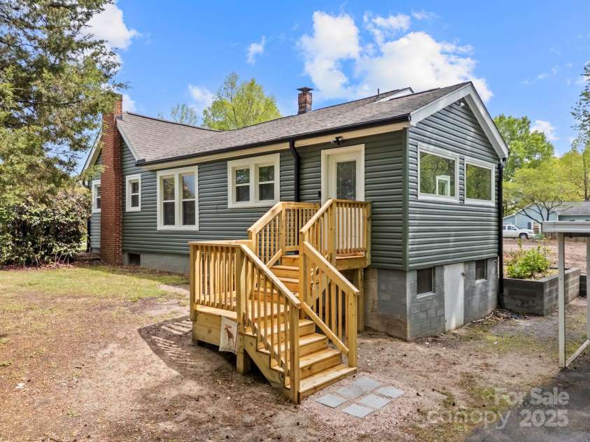 2222 Moose Road, Kannapolis, NC 28083.  MLS# CAR4246481, YatesRealty ID 6965. 