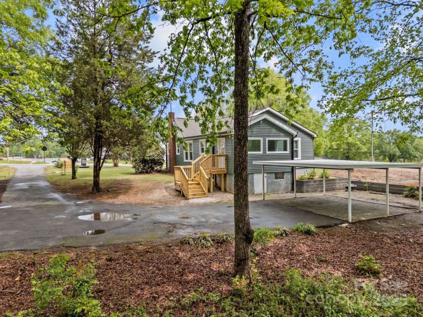 2222 Moose Road, Kannapolis, NC 28083.  MLS# CAR4246481, YatesRealty ID 6965. 