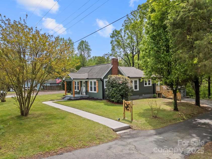 2222 Moose Road, Kannapolis, NC 28083.  MLS# CAR4246481, YatesRealty ID 6965. 