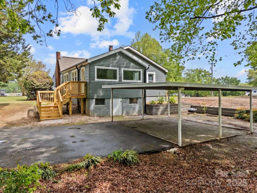 2222 Moose Road, Kannapolis, NC 28083.  MLS# CAR4246481, YatesRealty ID 6965. 