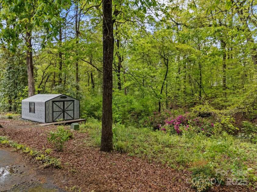 2222 Moose Road, Kannapolis, NC 28083.  MLS# CAR4246481, YatesRealty ID 6965. 