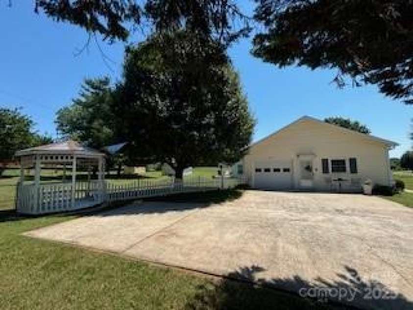 1608 Dakota Drive, Hudson, NC 28638.  MLS# CAR4238218, YatesRealty ID 6966. 