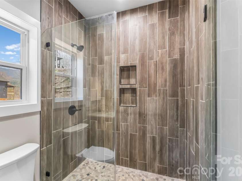 189 Clinchfield Gap Road, Marion, NC 28752.  MLS# CAR4362969, YatesRealty ID 6967. 
