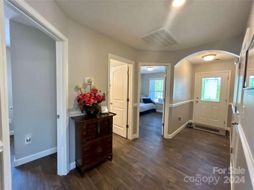 203 Thorn Creek Drive, Gaffney, SC 29341.  MLS# CAR4135530, YatesRealty ID 6967. Foyer