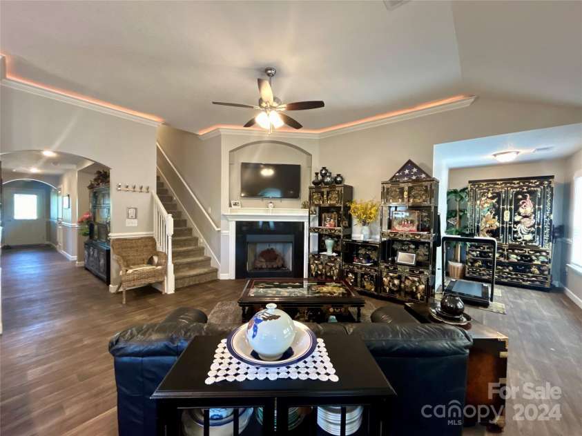 203 Thorn Creek Drive, Gaffney, SC 29341.  MLS# CAR4135530, YatesRealty ID 6967. Great Room